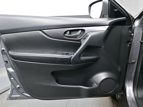 Used 2020 Nissan Rogue S image 9