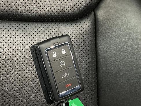 Used 2025 Jeep Grand Cherokee L Limited w/ Luxury Tech Group II image 28