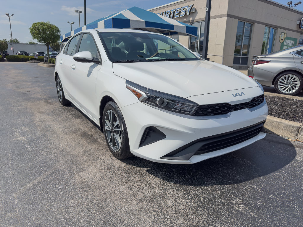 Used 2024 Kia Forte LXS w/ LXS Technology Package FWD image 2