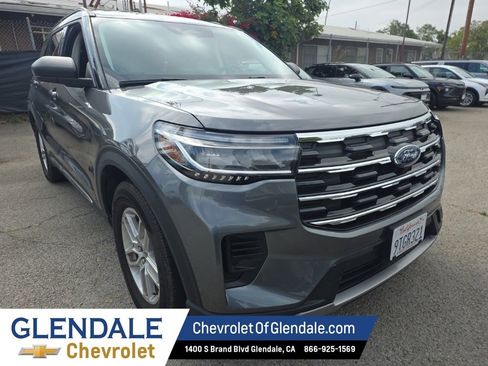 Used 2025 Ford Explorer Active RWD image 10