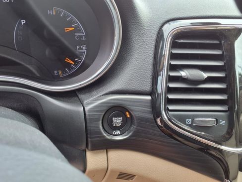 Used 2022 Jeep Grand Cherokee Laredo E image 25