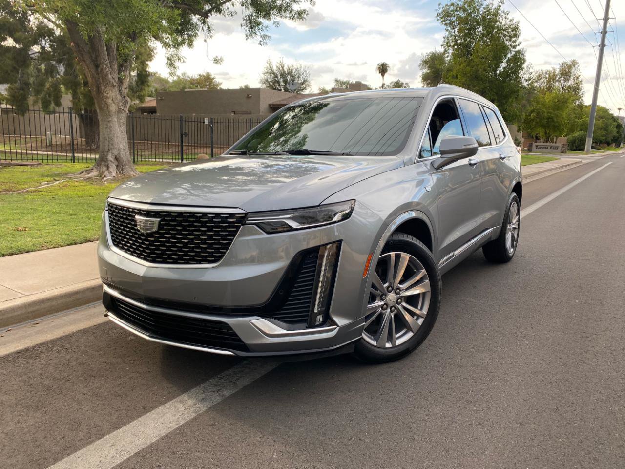 Used 2024 Cadillac XT6 Premium Luxury AWD/4WD image 2