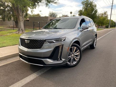 Used 2024 Cadillac XT6 Premium Luxury AWD/4WD image 2