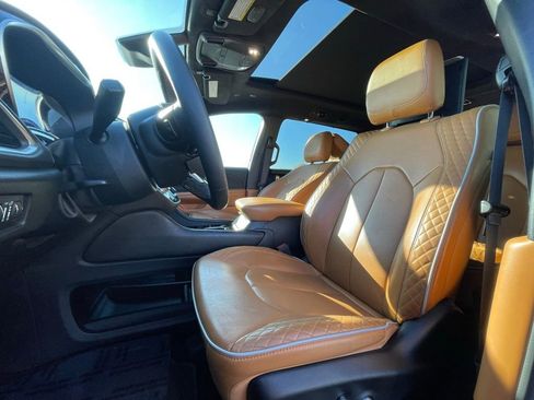Used 2023 Chrysler Pacifica Pinnacle image 20