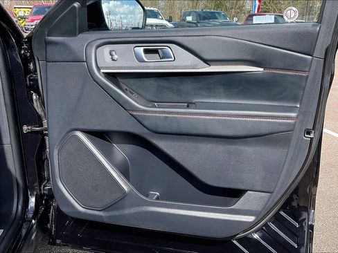 Used 2025 Ford Explorer ST-Line w/ ST-Line Street Pack image 23