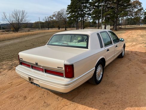 Used 1996 Lincoln Town Car Cartier image 7
