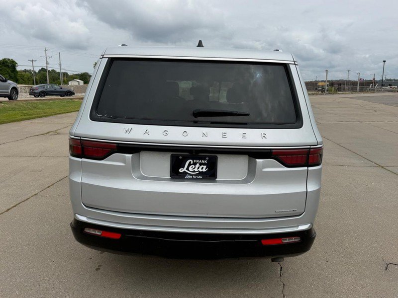 Used 2024 Jeep Wagoneer L Series III w/ Flexible Seating Group AWD/4WD image 4