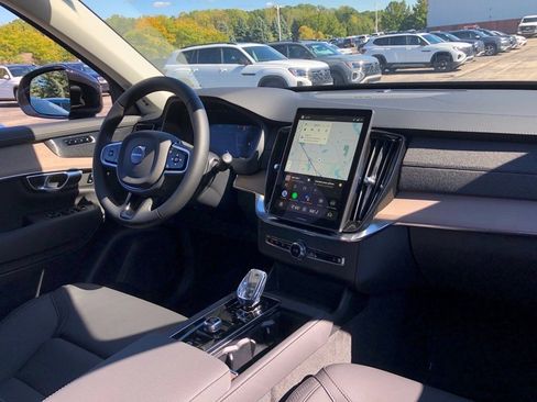 New 2026 Volvo XC90 B6 Plus w/ Protection Package Premier image 18