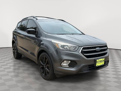 Used 2017 Ford Escape SE w/ SE Sport Appearance Package FWD image 1