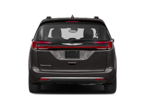 Certified 2023 Chrysler Pacifica Limited AWD/4WD image 5