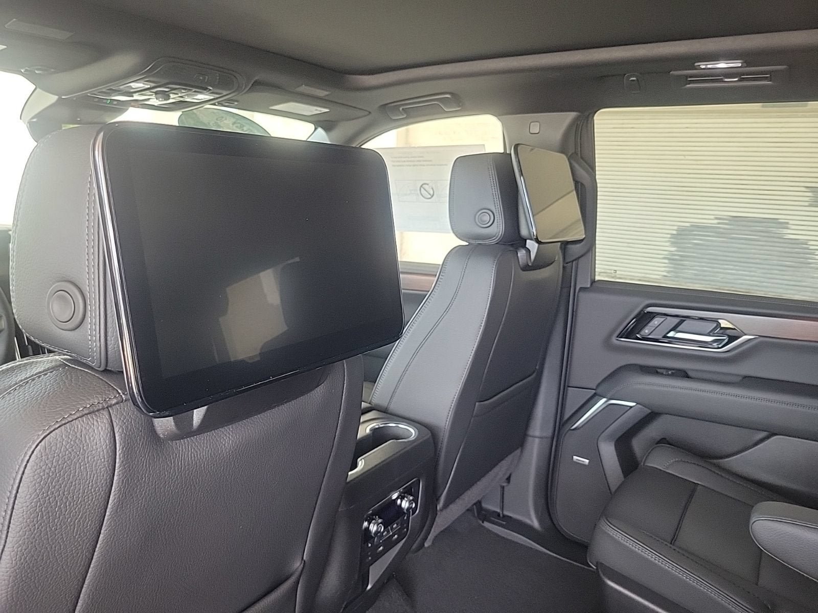 New 2026 GMC Yukon Denali w/ Denali Reserve Package AWD/4WD image 13
