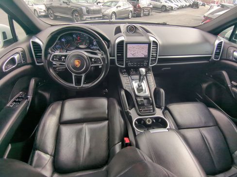 Used 2017 Porsche Cayenne Platinum Edition image 29