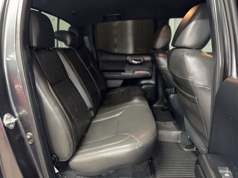 Used 2019 Toyota Tacoma TRD Off-Road image 17