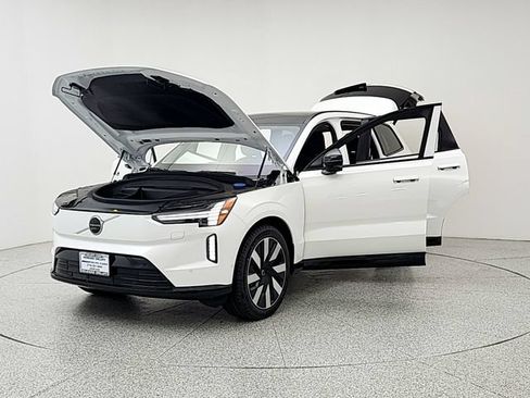 New 2026 Volvo EX90 Ultra AWD/4WD image 9