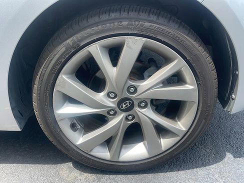 Used 2016 Hyundai Veloster FWD image 23