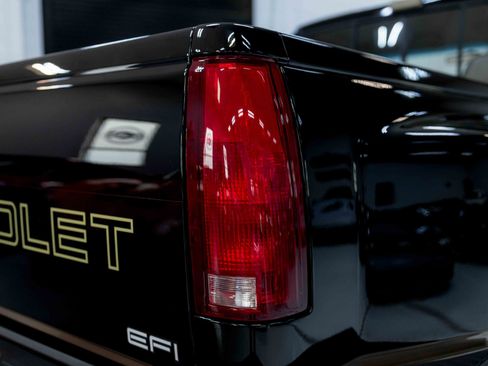 Used 1988 Chevrolet Silverado 1500 4x4 Regular Cab image 19