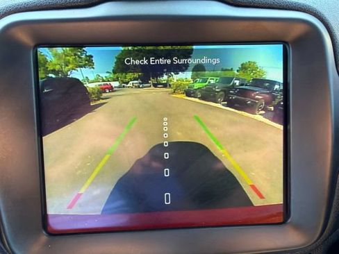 Used 2022 Jeep Renegade Latitude w/ Sun/Sound Group AWD/4WD image 28