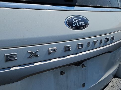 Used 2023 Ford Expedition XLT AWD/4WD image 5