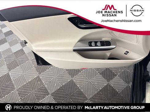 Used 2023 Mercedes-Benz C 300 4MATIC Sedan image 18