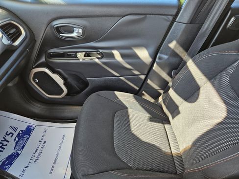 Used 2016 Jeep Renegade 75th Anniversary image 16
