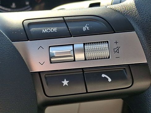 Certified 2025 Hyundai Tucson SE image 22