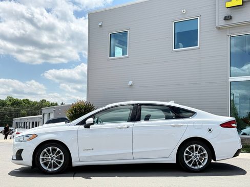 Used 2019 Ford Fusion SE FWD image 8