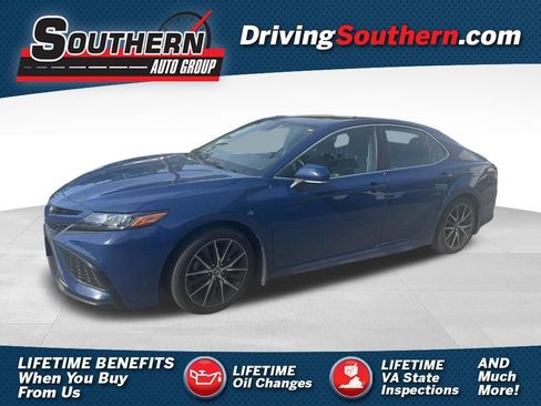 Used 2023 Toyota Camry SE w/ Cold Weather Package AWD/4WD image 1