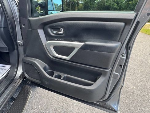 Used 2017 Nissan Titan SV RWD image 43