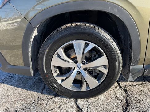 Used 2023 Subaru Ascent Premium w/ Convenience Package image 10