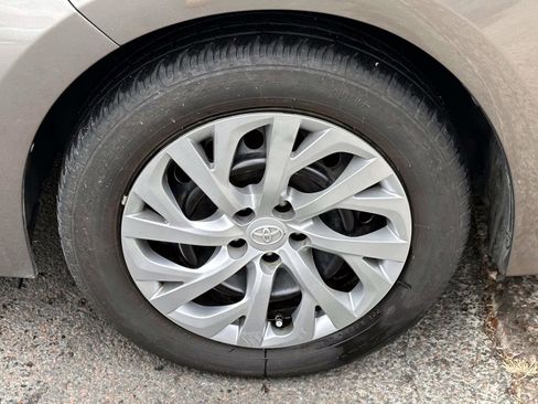 Used 2019 Toyota Corolla LE image 9