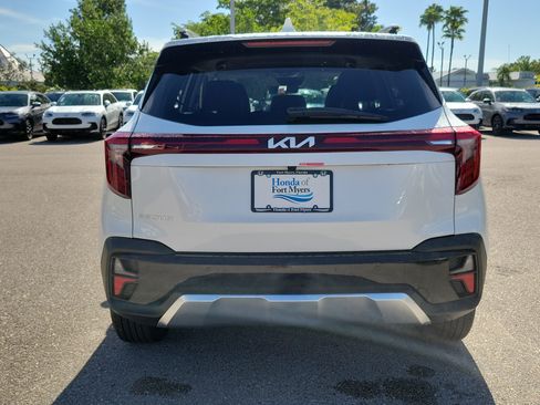 Used 2026 Kia Seltos EX FWD image 5