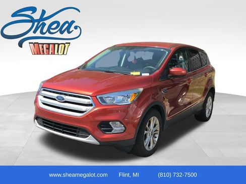 Used 2019 Ford Escape SE FWD image 1