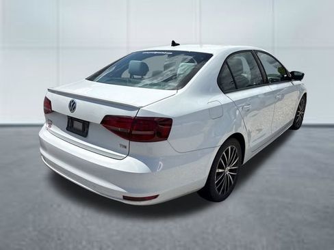 Used 2017 Volkswagen Jetta Sport FWD image 4