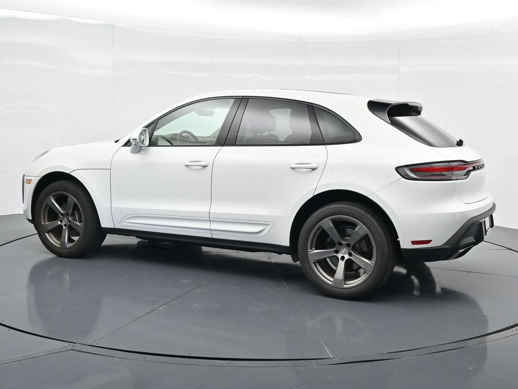 Certified 2023 Porsche Macan AWD/4WD image 2