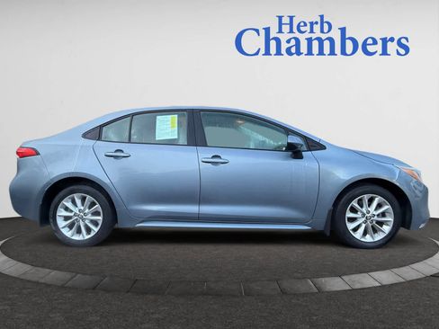 Used 2022 Toyota Corolla LE image 5
