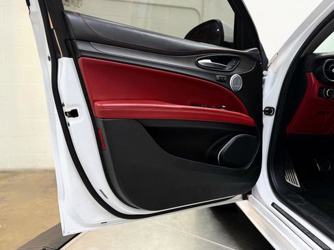 Used 2020 Alfa Romeo Stelvio Ti Lusso image 12