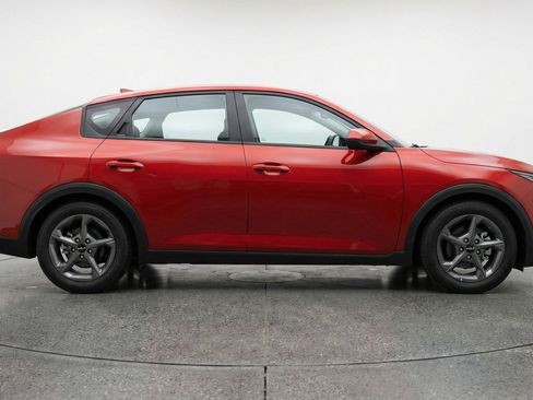 Used 2025 Kia K4 LXS image 11