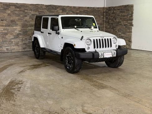 Used 2018 Jeep Wrangler Unlimited Sahara w/ Connectivity Group image 3