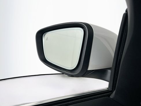 Used 2025 BMW 330i Sedan RWD image 16