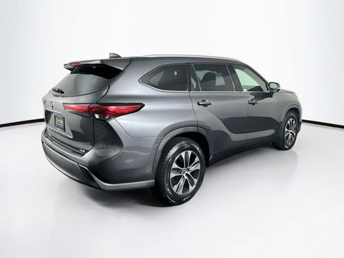 Used 2021 Toyota Highlander XLE FWD image 9
