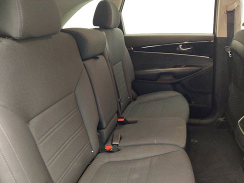 Used 2019 Kia Sorento S image 19