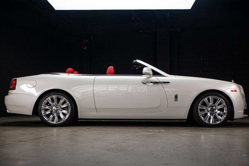 Used 2016 Rolls-Royce Dawn RWD image 13