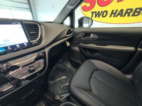 New 2026 Chrysler Voyager LX image 24