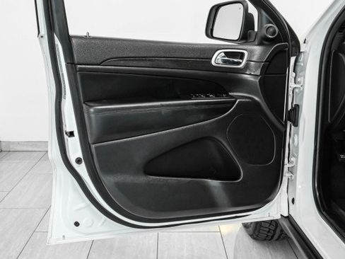 Used 2018 Jeep Grand Cherokee Laredo image 35