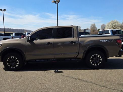 Used 2024 Nissan Titan PRO-4X w/ Pro-4x Convenience Package image 4