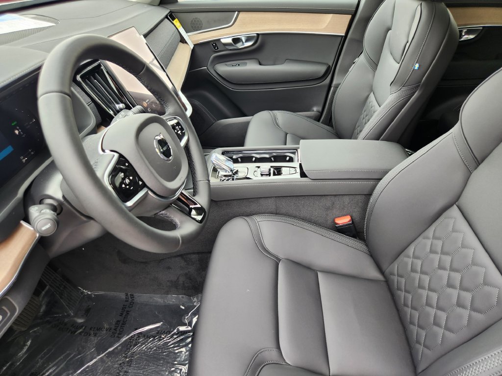 New 2026 Volvo XC90 T8 Plus w/ Protection Package AWD/4WD image 4