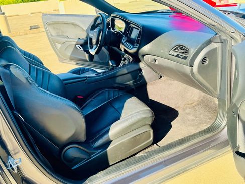 Used 2016 Dodge Challenger SRT w/ Technology Group image 18