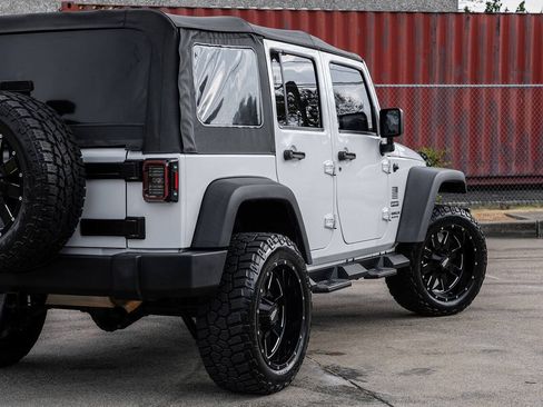 Used 2017 Jeep Wrangler Unlimited Sport w/ Quick Order Package 24S AWD/4WD image 12