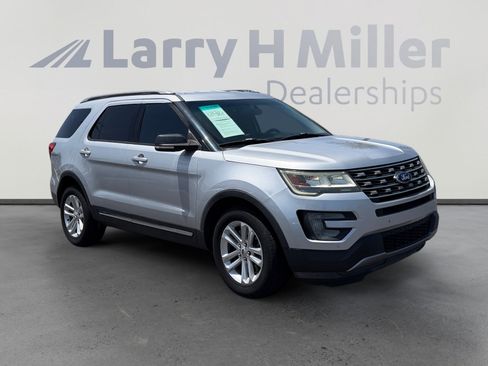 Used 2017 Ford Explorer XLT w/ Equipment Group 202A FWD image 7