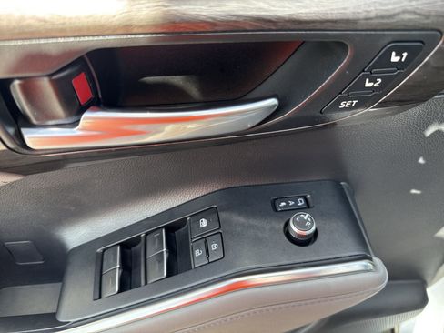 Used 2023 Toyota Highlander Limited image 15